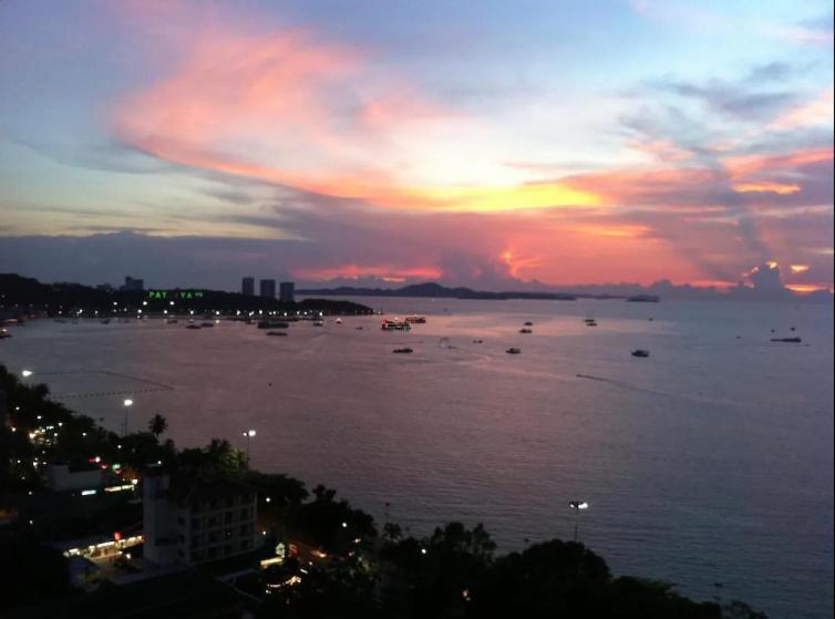 Central Pattaya - Sea View Large Balcony Condo With Infinity Pool Zewnętrze zdjęcie